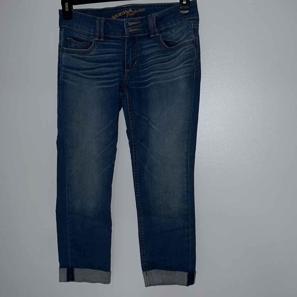 Medium wash capris 👖💙